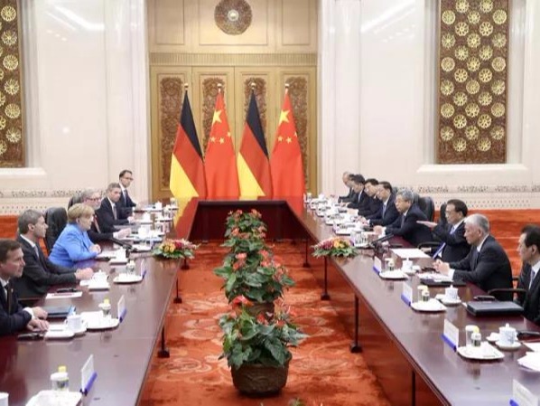 李克強(qiáng)：加強(qiáng)知識(shí)產(chǎn)權(quán)保護(hù)，加快構(gòu)建依法依規(guī)、公平競(jìng)爭(zhēng)的市場(chǎng)環(huán)境